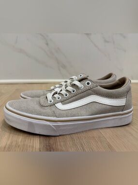 Women’s Vans 7.5 Old Skool Retro Sneakers Tan Canvas